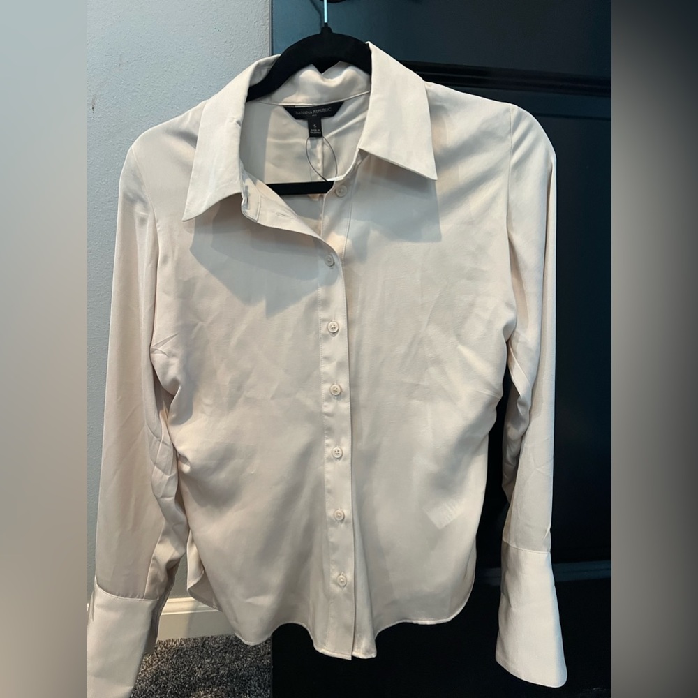 Women’s Banana Republic button up shirt size small